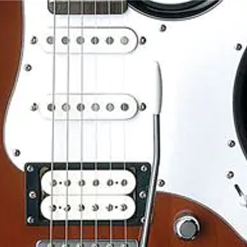 Humbucker & two single-coil pickups (Ceramic)