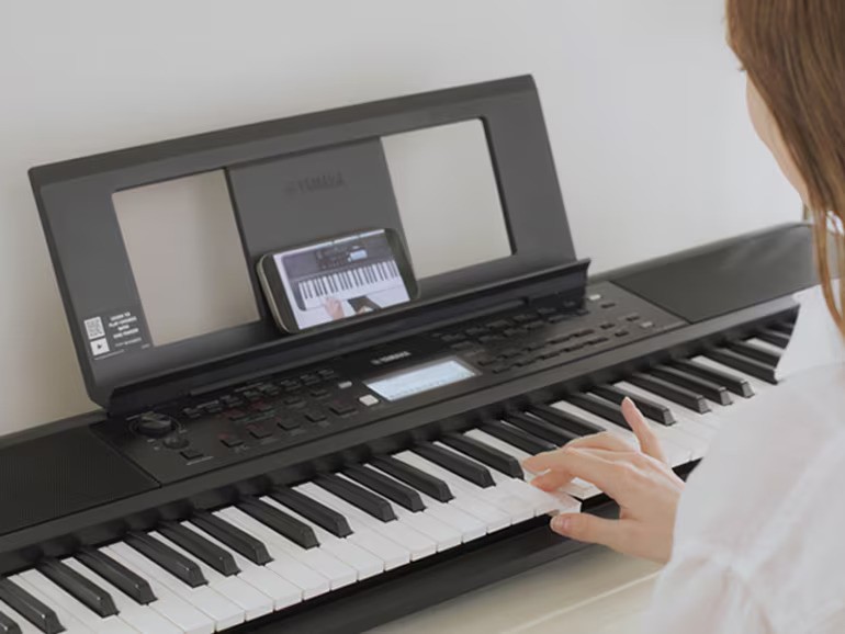 CHORD PLAYING MADE EASY