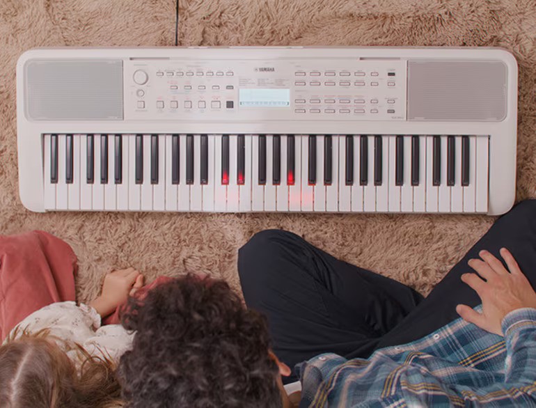 GLOWING KEYS MAKE FIRST-TIME PLAY AND PRACTICE A BREEZE